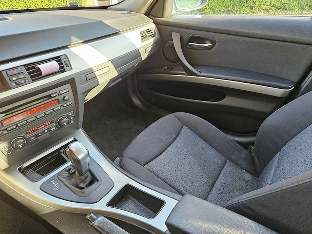Bmw 325i automatic - afbeelding 33 van  56