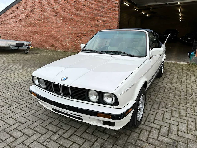 Bmw 325i cabrio - classic cars >15 - 1990 - afbeelding 1 van  35