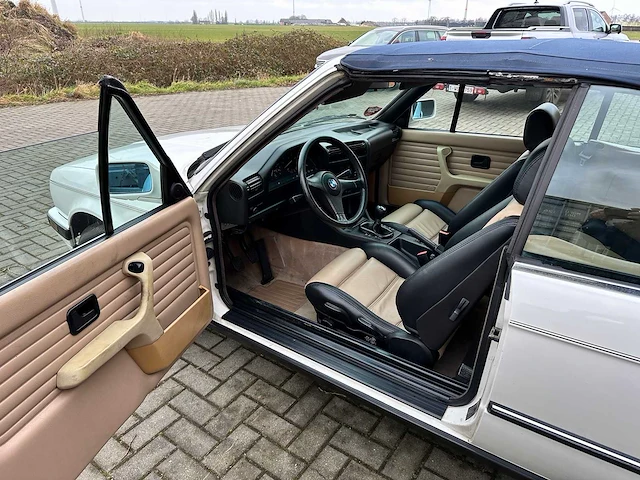 Bmw 325i cabrio - classic cars >15 - 1990 - afbeelding 24 van  35