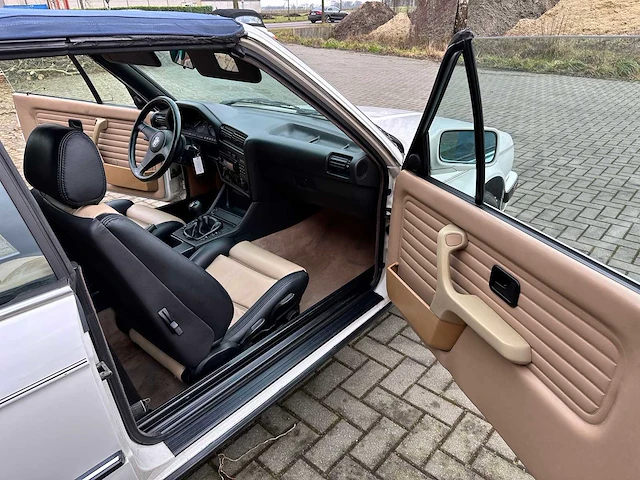Bmw 325i cabrio - classic cars >15 - 1990 - afbeelding 27 van  35