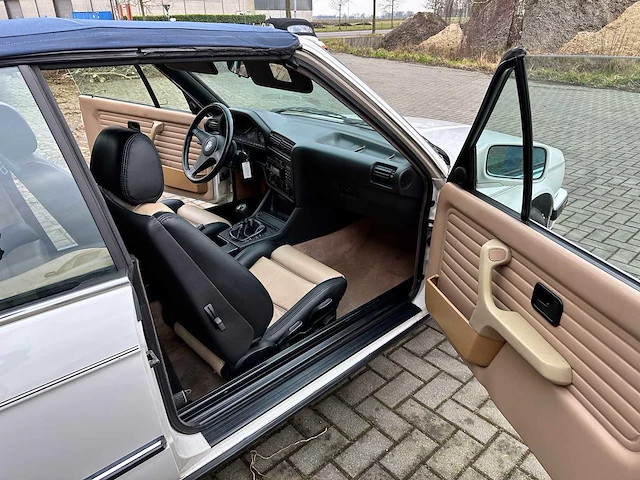 Bmw 325i cabrio - classic cars >15 - 1990 - afbeelding 28 van  35