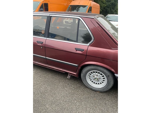 Bmw 518i/e28 - afbeelding 13 van  22