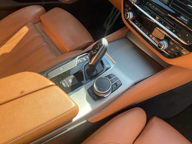 Bmw 520d personenauto - afbeelding 9 van  10
