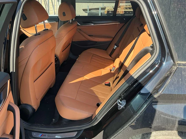 Bmw 530e touring stationwagen - afbeelding 12 van  14