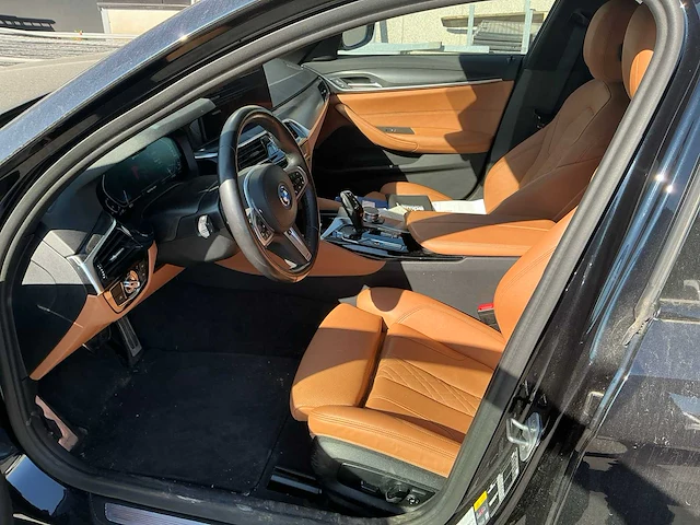 Bmw 530e touring stationwagen - afbeelding 13 van  14
