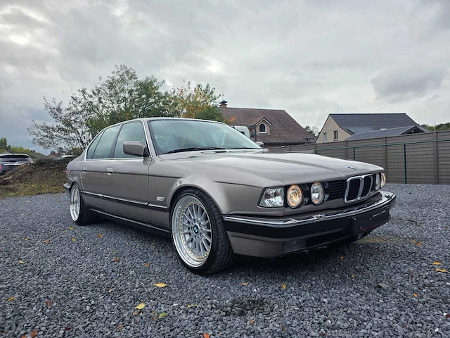 Bmw 735i oldtimer e32 - afbeelding 21 van  27