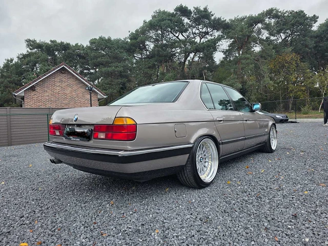Bmw 735i oldtimer e32 - afbeelding 22 van  27