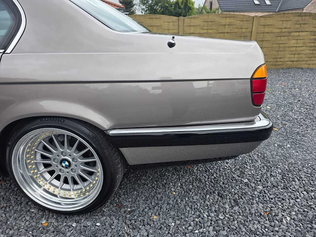 Bmw 735i oldtimer e32 - afbeelding 24 van  27