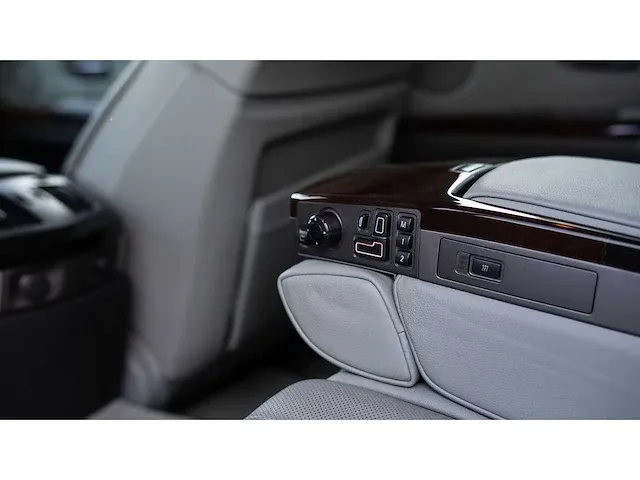 Bmw 760 li 'bulletproof' sedan 6,0l v12 - 2003 - afbeelding 26 van  71