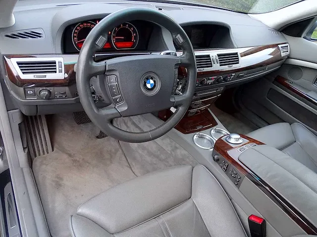 Bmw 760 li - afbeelding 28 van  53