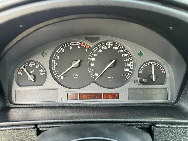 Bmw 850i no reserve - afbeelding 13 van  32