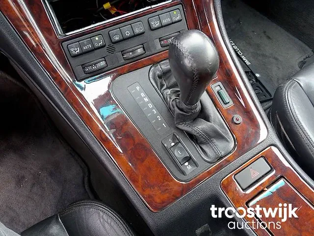 Bmw 850i(a) with csi-panels - afbeelding 28 van  50