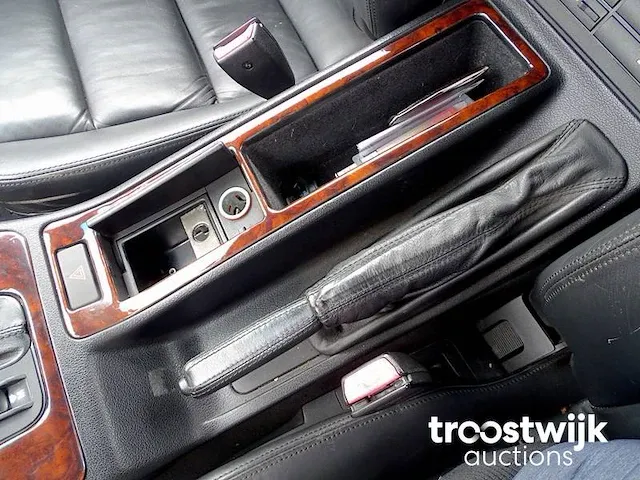 Bmw 850i(a) with csi-panels - afbeelding 29 van  50