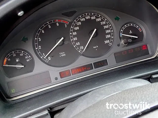 Bmw 850i(a) with csi-panels - afbeelding 37 van  50