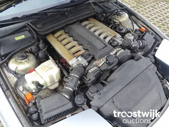 Bmw 850i(a) with csi-panels - afbeelding 40 van  50