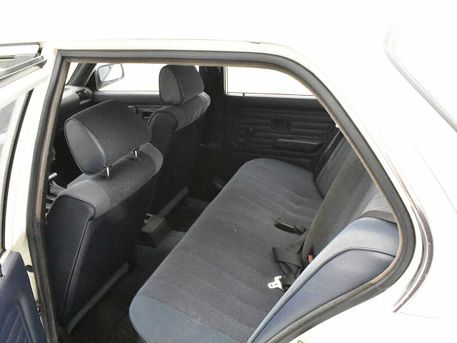 Bmw e30 316 - afbeelding 5 van  32