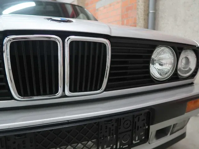 Bmw e30 320 cabriolet - afbeelding 18 van  100