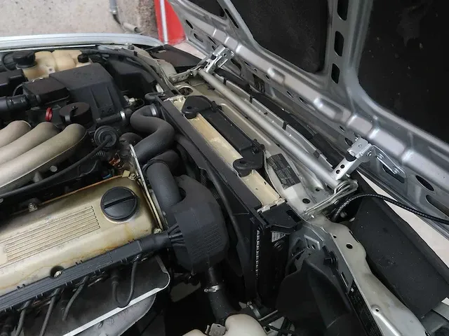 Bmw e30 320 cabriolet - afbeelding 47 van  100