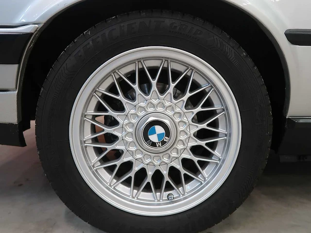 Bmw e30 320i cabriolet - afbeelding 15 van  100
