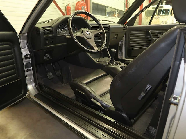Bmw e30 320i cabriolet - afbeelding 67 van  100