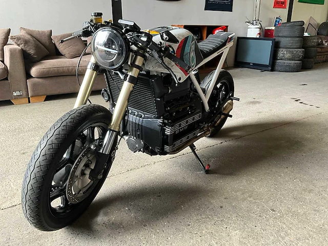 Bmw k100 omgebouwd tot cafer racer motorfiets - 1990 - afbeelding 1 van  45