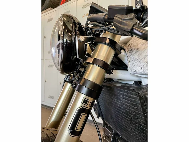 Bmw k100 omgebouwd tot cafer racer motorfiets - 1990 - afbeelding 29 van  45