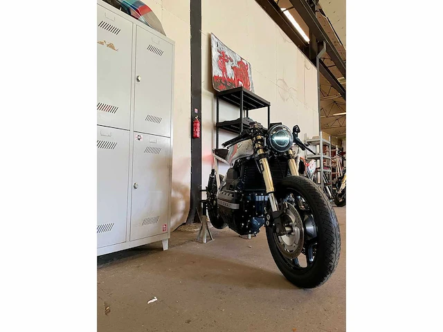 Bmw k100 omgebouwd tot cafer racer motorfiets - 1990 - afbeelding 23 van  45