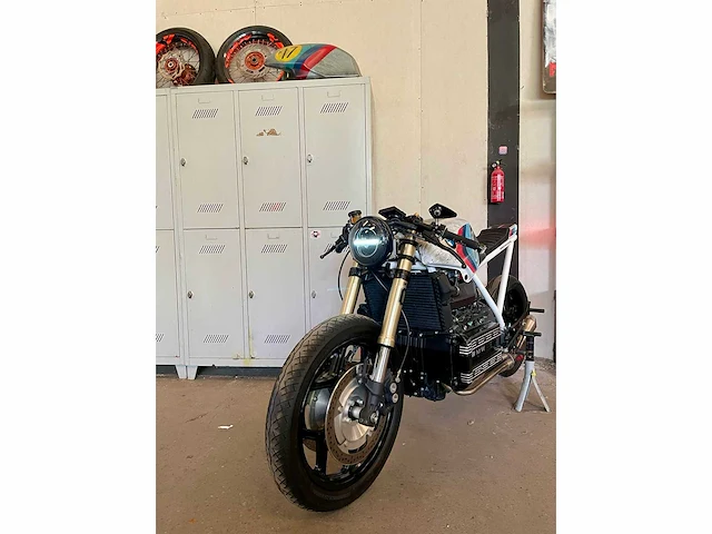 Bmw k100 omgebouwd tot cafer racer motorfiets - 1990 - afbeelding 34 van  45