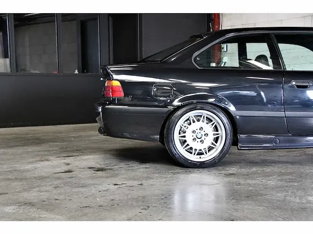 Bmw m3 (e36) 3.0 benzine handgeschakeld - oldtimer - afbeelding 3 van  38