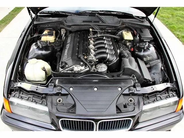 Bmw m3 (e36) 3.0 benzine handgeschakeld - oldtimer - afbeelding 31 van  38