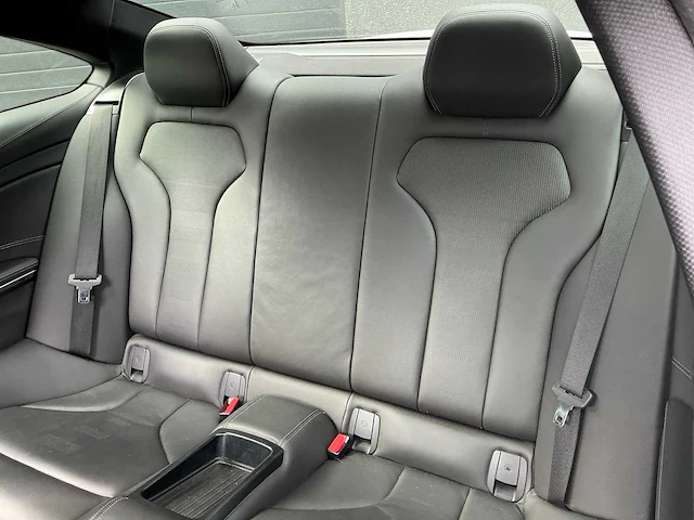 Bmw m4 coupe personenauto - afbeelding 13 van  40