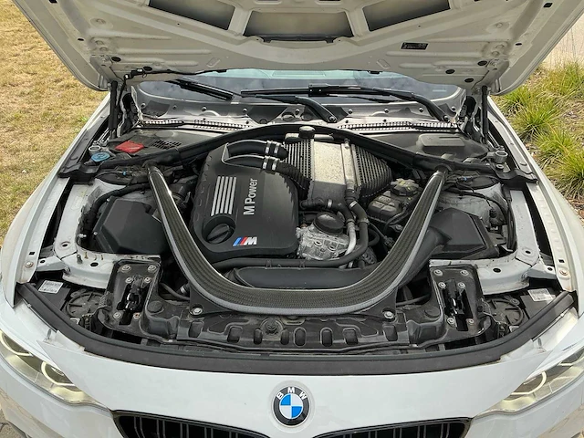 Bmw m4 coupe personenauto - afbeelding 26 van  40