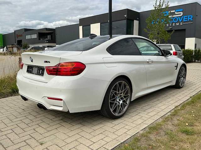 Bmw m4 coupe personenauto - afbeelding 23 van  40