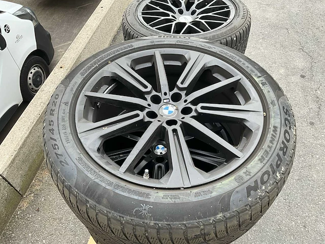 Bmw pirelli auto winterband op velg (4x) - afbeelding 1 van  4