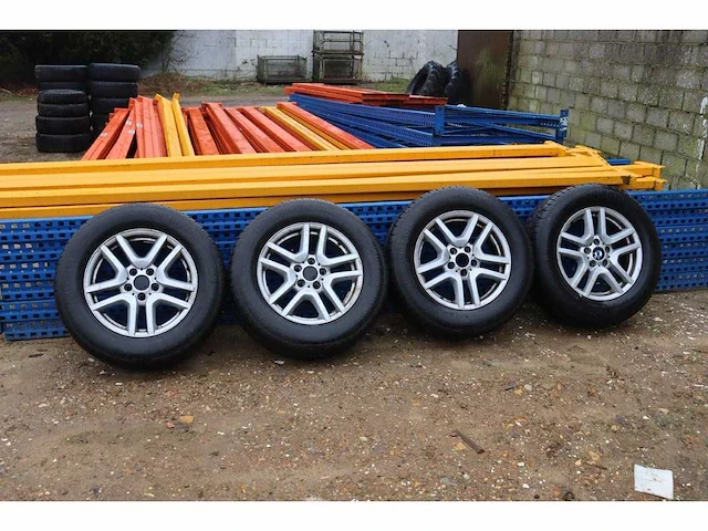 Bmw x5 - car tyre - afbeelding 1 van  6
