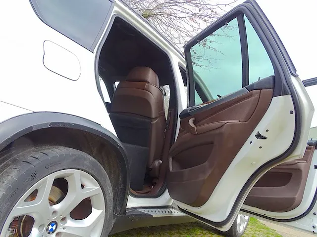 Bmw x5 4.8i (lichte vracht) - afbeelding 17 van  52