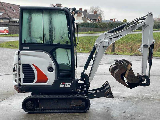 Bobcat - 2019 - e 19 - minigraafmachine - afbeelding 35 van  39