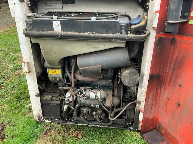 Bobcat 443 – compacte schranklader – diesel – werkend - afbeelding 11 van  21