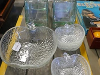 Bokalen en glazen schalen - afbeelding 1 van  3