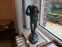 Bonzen zwaar beeld