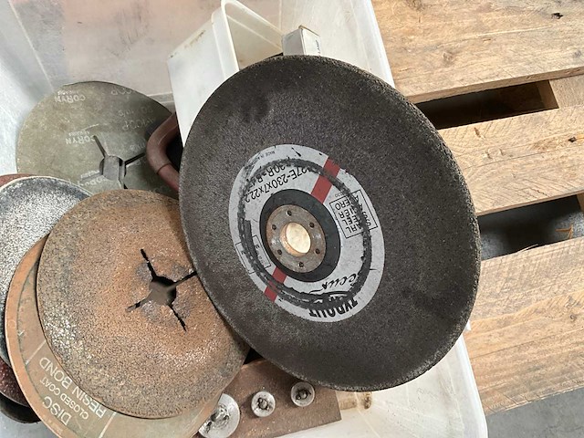 Boorconstructie/machine op metalen onderstel - afbeelding 16 van  24