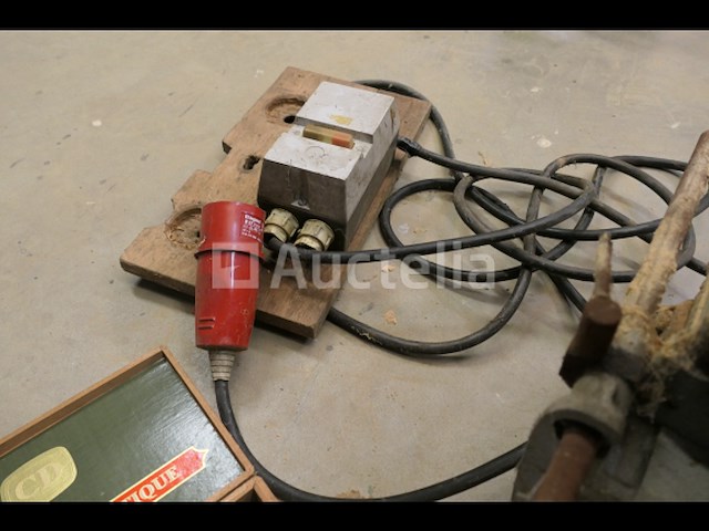 Boorgat voor reuzelpluggen + diverse inzetstukken voor elu mfs-9 frezen - afbeelding 2 van  12