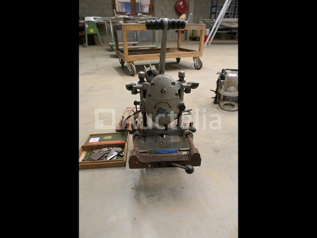 Boorgat voor reuzelpluggen + diverse inzetstukken voor elu mfs-9 frezen - afbeelding 1 van  12