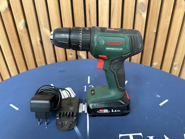 Boormachine bosch universal impact + lader - afbeelding 1 van  2