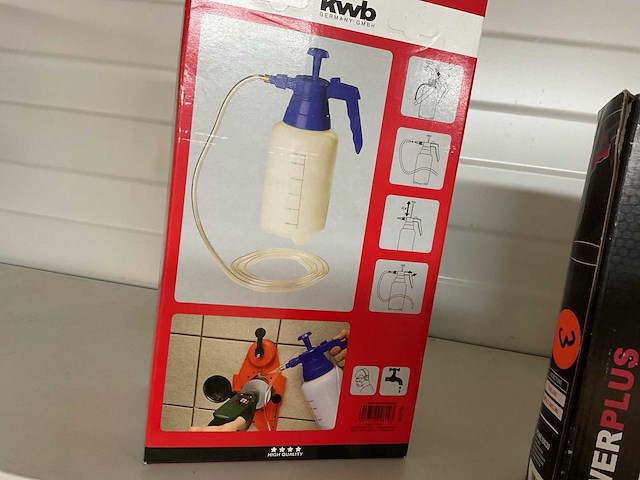 Boormachine en waterbak - afbeelding 3 van  5