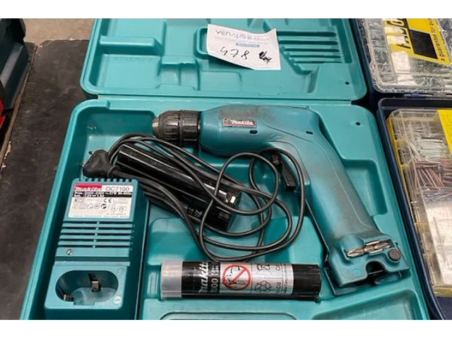 Boormachine makita - afbeelding 2 van  4