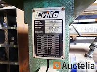 Boormachine op kolom criko thd 25