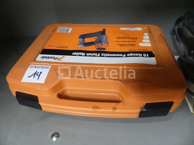 Boormachine, spijkermachine, schuurmachine - afbeelding 2 van  9