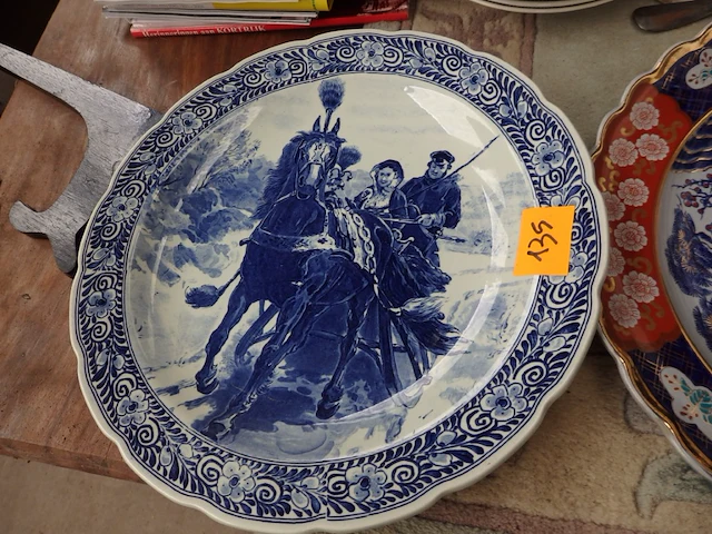 Bord delft op staander diameter 42 cm - afbeelding 1 van  3