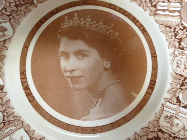 Bord van kroning koningin elisabeth ii - afbeelding 2 van  3
